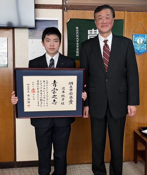 市長と辻󠄀本さんの写真